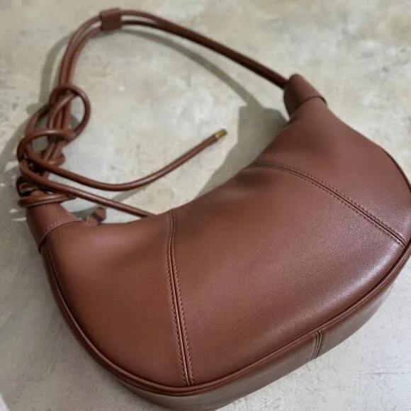 Elegant Adjustable Leather Shoulder Bag